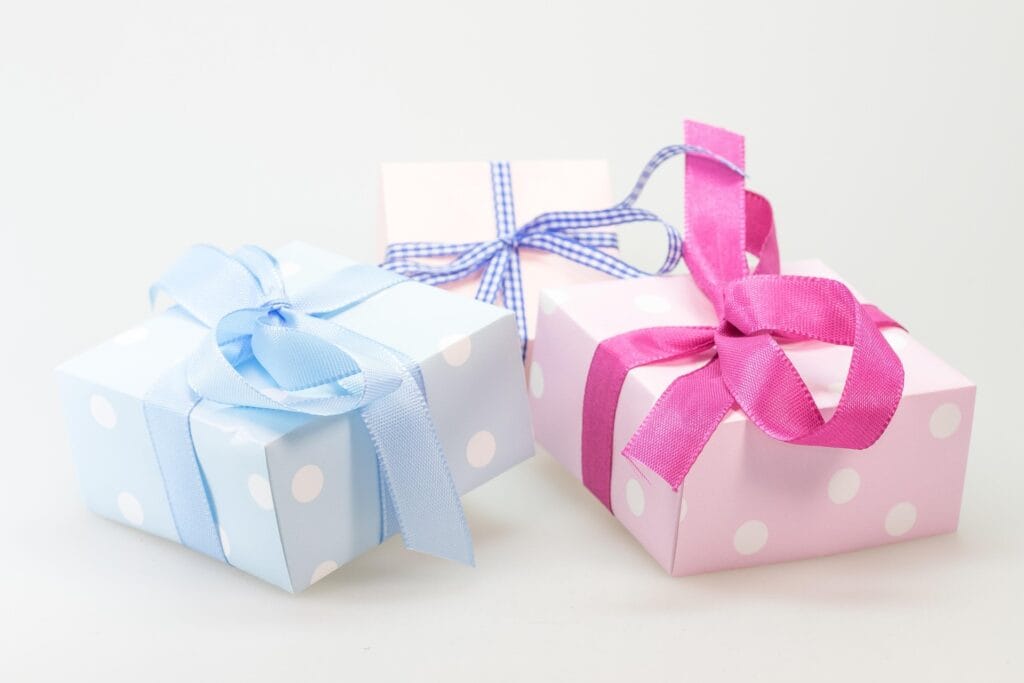 Romantic gift ideas for National Girlfriend’s Day from Flowersandflowers.com.ng
